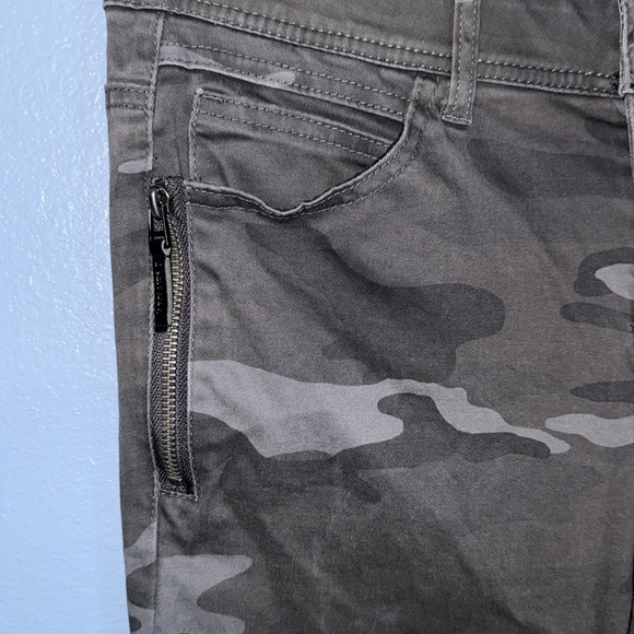 Democracy camo pants Absolution Stretch -  size 6. N - Picture 3 of 6